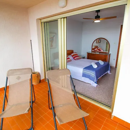 Apartment Vistas Al Mar: Beachfront Getaway With Pool And Sports Facilities